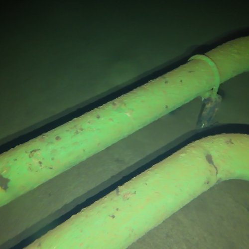 Sprinklertank-Inspektion: Betontank, 15 Jahre – Sprinklersystem Stahlrohr Korrosion Schwere Ablagerungen Bodensicht
